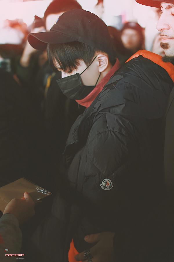 易烊千玺抵达纽约 格莱美之行大幕初启