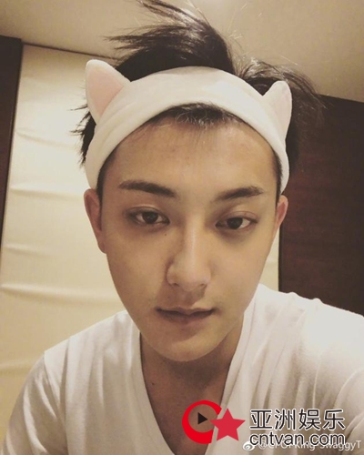 黄子韬发文太累想停工 跟地狱里生活没两样！