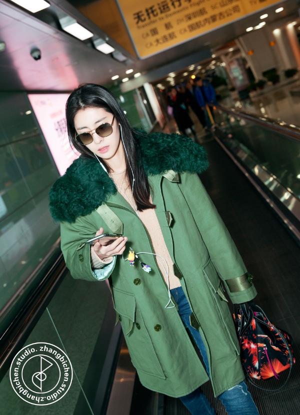 张碧晨最新街拍曝光 解锁秋冬时尚新穿法