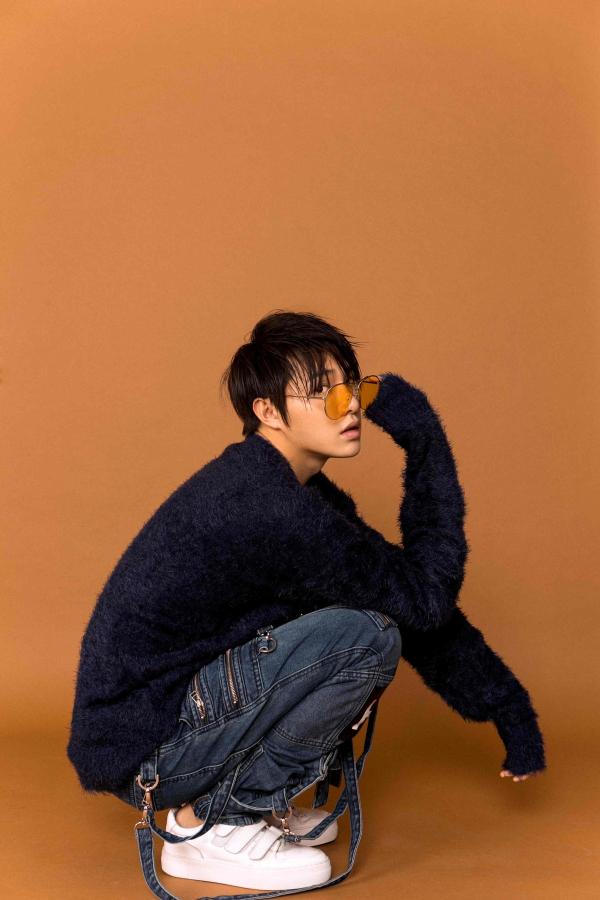 黄圣池时尚写真造型多变&nbsp;或文艺清新或痞帅不羁