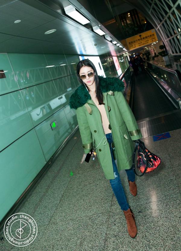 张碧晨最新街拍曝光 解锁秋冬时尚新穿法
