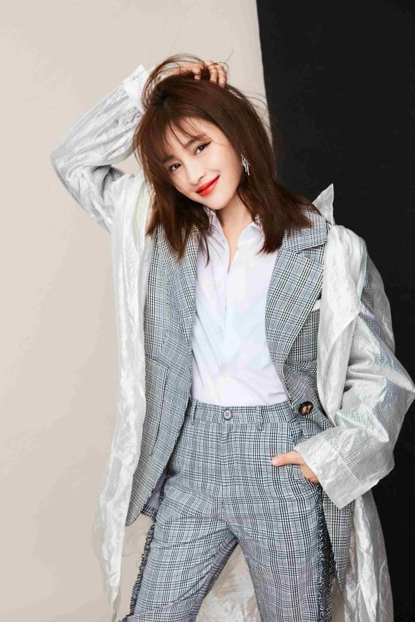 甘婷婷曝光生日大片&nbsp;酷girl玩转英伦风时尚