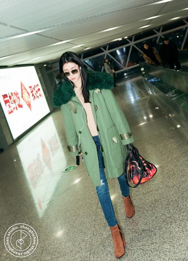 张碧晨最新街拍曝光 解锁秋冬时尚新穿法