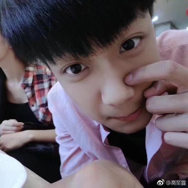 高至霆曝学生照撞脸韩国男团 实力反差萌惊呆网友