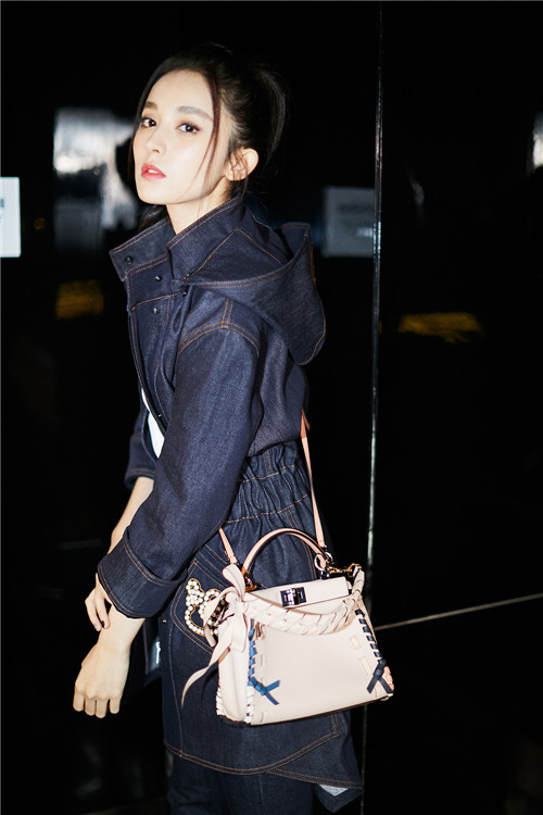 娜扎米兰时装周再出发 率性造型尽显大长腿