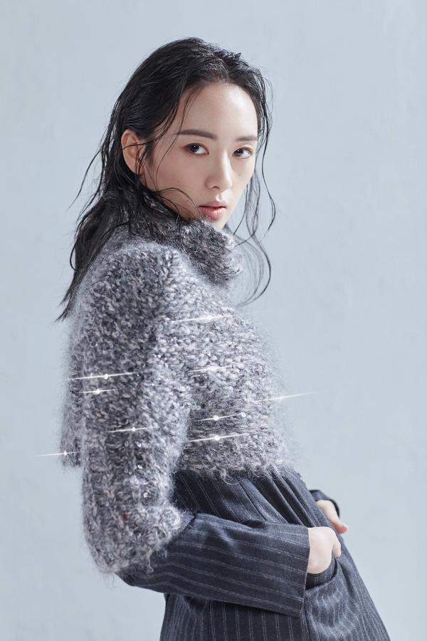 童瑶灰色系写真曝光&nbsp;简约大方个性十足