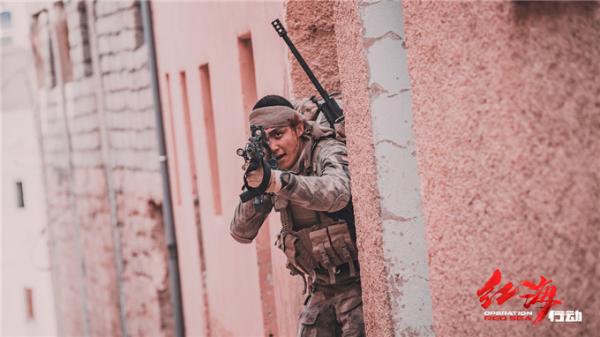 《红海行动》大年初一燃情上映 中国海军接你回家