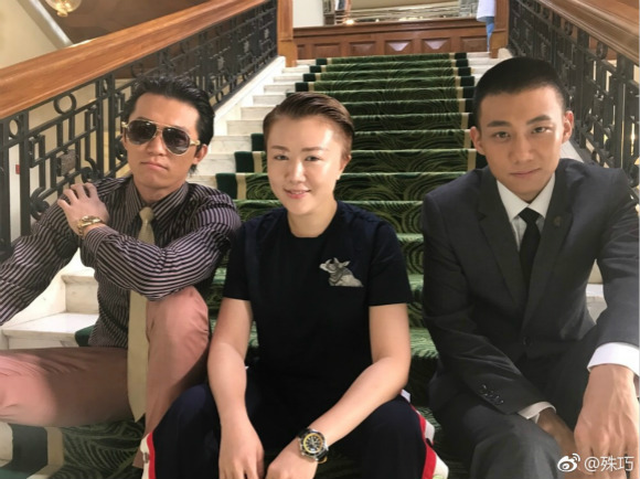 高至霆曝学生照撞脸韩国男团 实力反差萌惊呆网友