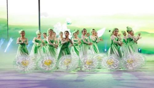 坤宝德举办2018全球首届华人少儿春晚圆满落幕