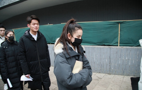 宋祖儿现北电艺考 扎马尾少女感十足！