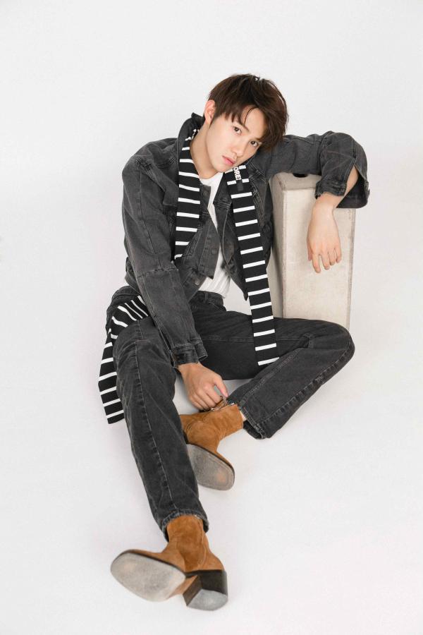 黄圣池时尚写真造型多变&nbsp;或文艺清新或痞帅不羁