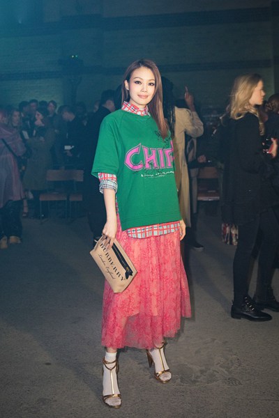 容祖儿伦敦混搭击中少女心 完美驾驭混搭主要靠气质