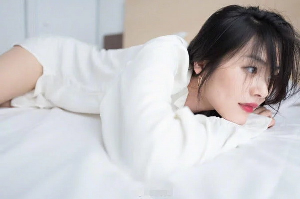 刘雯30岁生日开撩！大发床照惹争议