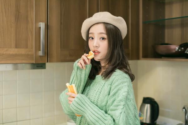 何花曝冬日写真 笑容明媚少女感十足