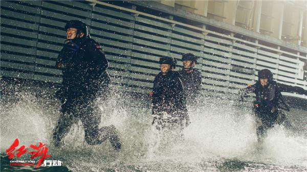 《红海行动》大年初一燃情上映 中国海军接你回家