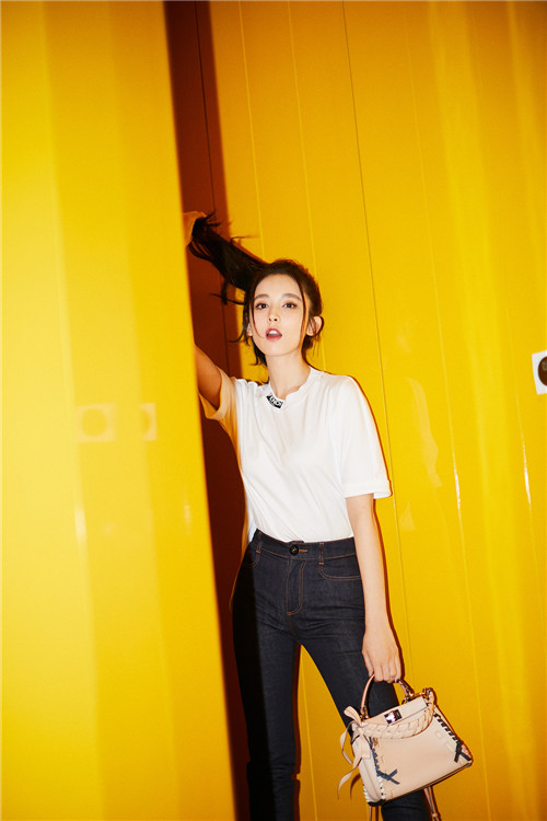 娜扎米兰时装周再出发 率性造型尽显大长腿