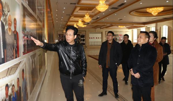 绵阳市游仙区区委书记江彬率团考察国华影视基地