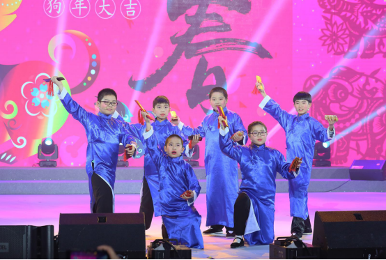 回龙观百姓春晚玩出新花样  网络直播，全景视频齐上场！