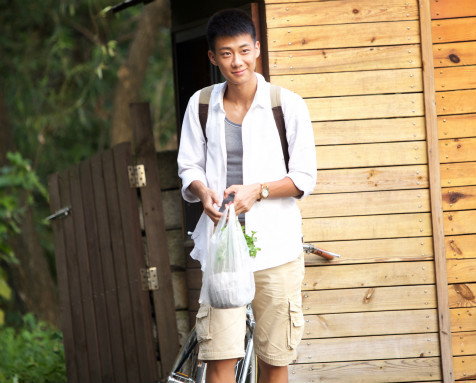 高至霆曝学生照撞脸韩国男团 实力反差萌惊呆网友