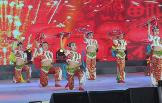 回龙观百姓春晚玩出新花样  网络直播，全景视频齐上场！