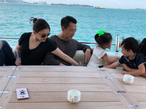 大S一家四口旅行照温馨甜蜜 众网友纷纷围观并点赞！