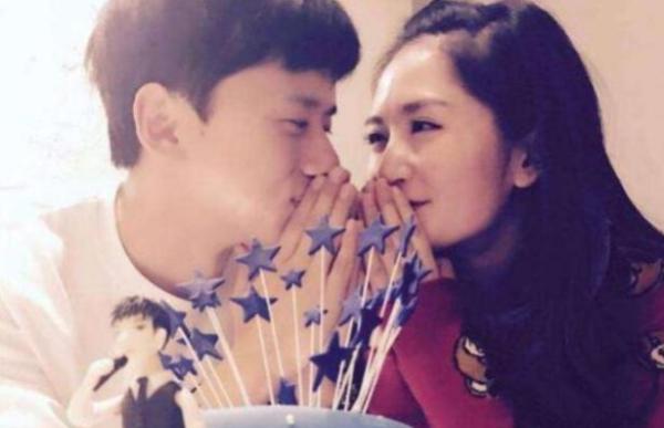 谢娜诞下双胞胎女儿 张杰正式升级当爸爸了