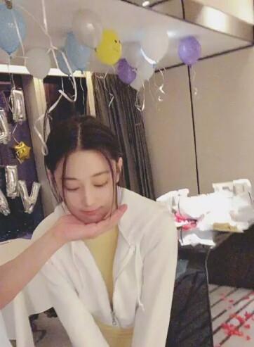 张馨予晒庆生照 晒幸福疑似打脸前任李晨