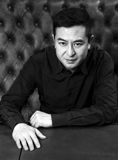 张嘉译回应走路被模仿:因为喜爱所以效仿