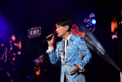 「情歌王子」张信哲现身「澳門百老匯」献唱动人情歌