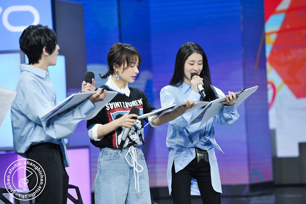 张碧晨做客快乐大本营 解锁“人比花娇”新姿势