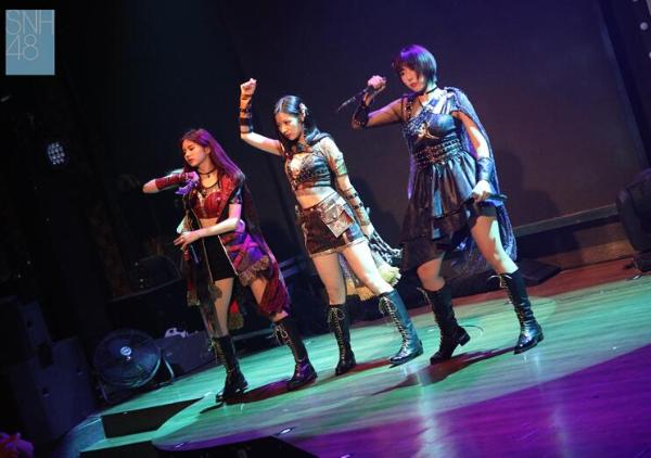 SNH48 TEAM FT 迎出道首演 梦想旗帜初飘展