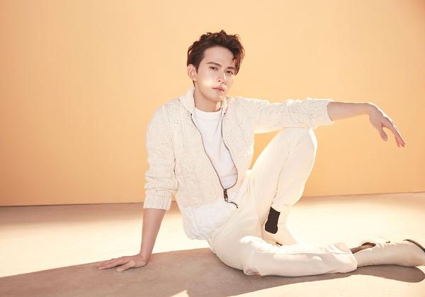 徐正溪开年时尚大片 眼神冷峻撩力十足