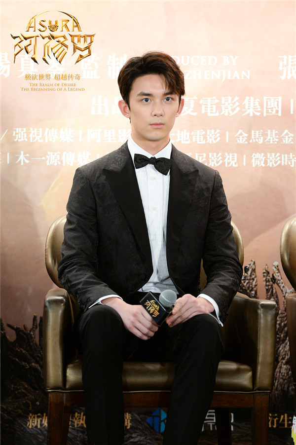 《阿修罗》香港举办发布会 吴磊、梁家辉、刘嘉玲现场大跳“三头舞”