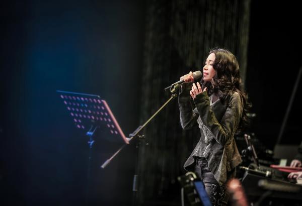 莫文蔚拿出25年”绝招”“绝色莫文蔚”演唱会彩排花絮大曝光