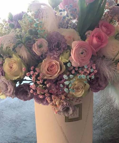 黄有龙为赵薇庆生 赵薇手上纹了个手表是怎么回事？ 赵薇和林心如年龄谁大？