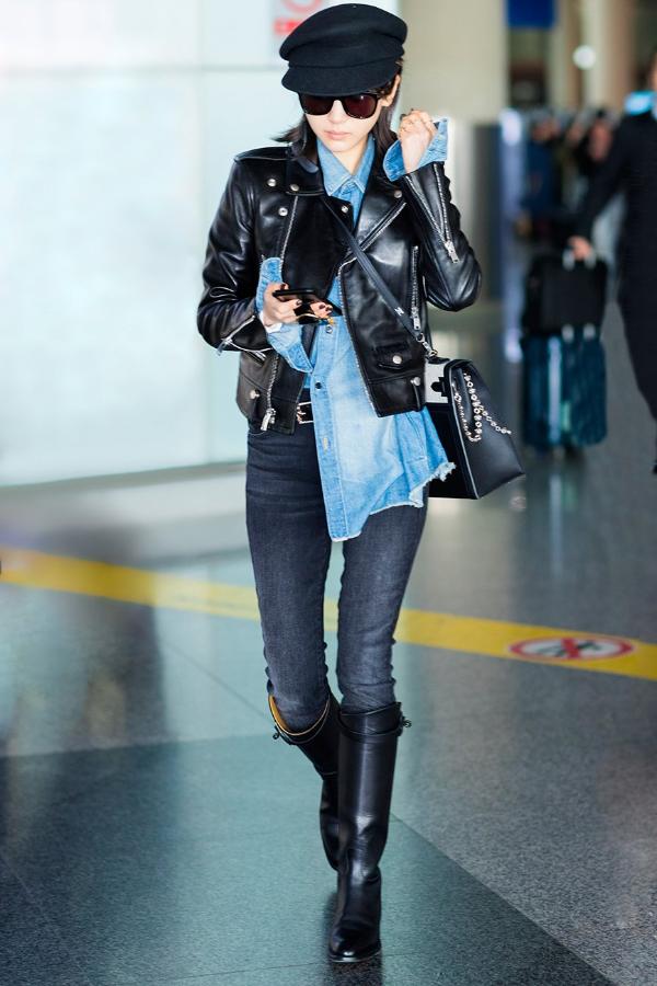 “行走的种草机”王子文现身机场 独特潮酷感亲身示范经典机车风