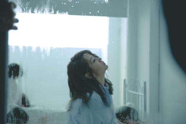 何洁《给陌生女孩的歌》MV温情上线 治愈系歌曲动人心弦