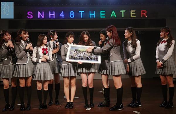 SNH48 TEAM FT 迎出道首演 梦想旗帜初飘展