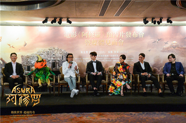 《阿修罗》香港举办发布会 吴磊、梁家辉、刘嘉玲现场大跳“三头舞”