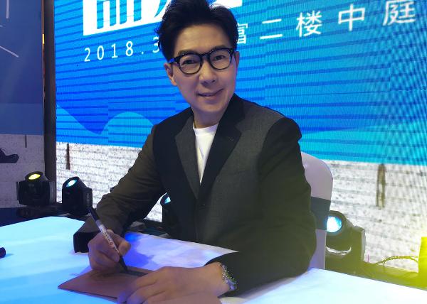 品冠新专辑长沙首签 献唱《如愿以偿》感动全场