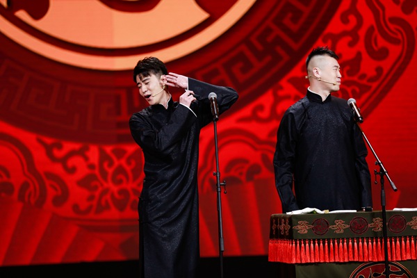 《欢乐喜剧人》张云雷变身“依萍”自嘲失足摔成“人渣”