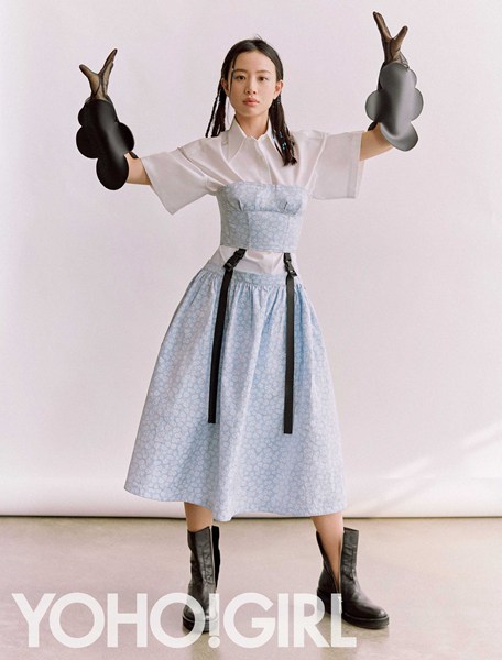 李梦开年登两封 搭档辛芷蕾宋祖儿当选“影坛新力量”