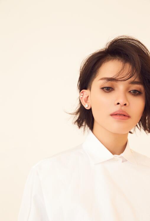 KZ谭定安最新写真大片质感足 多套look格调清新自然