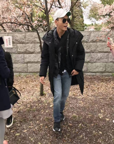 网友偶遇陈伟霆 遭主动搭讪合影