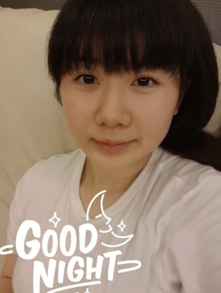 福原爱深夜晒与老公合照表情呆萌