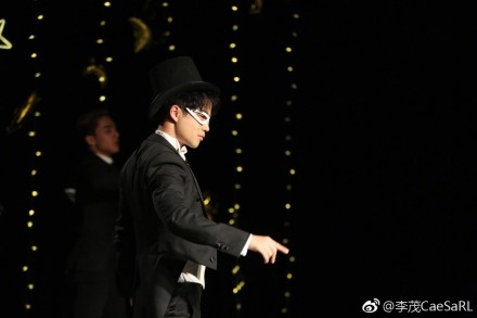 李茂弦子化身“帽子夫妇” 浪漫演绎夜礼服假面和月野兔！