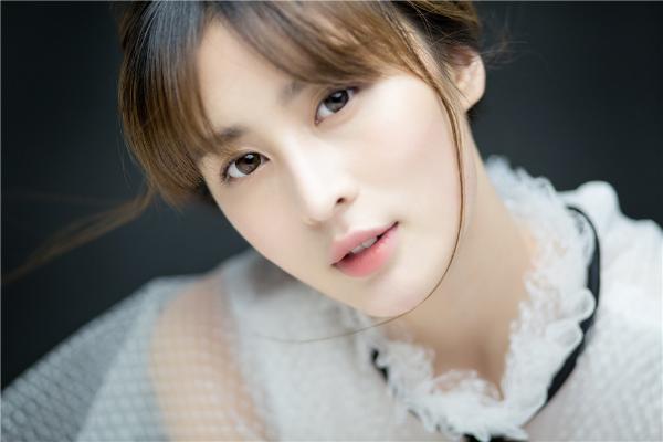 汤晶晶曝白衣仙气写真 清新婉约尽显纯净气质