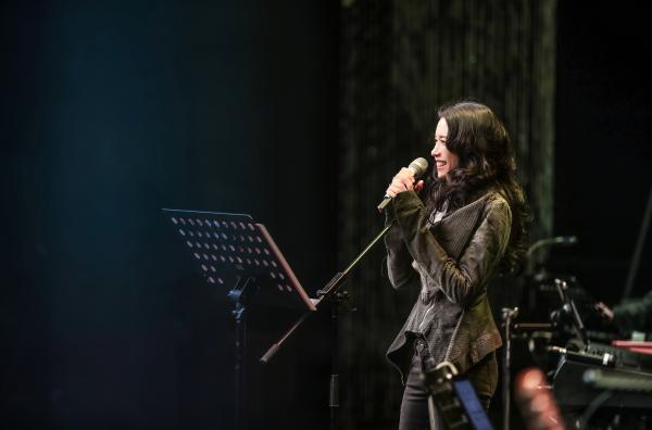 莫文蔚拿出25年”绝招”“绝色莫文蔚”演唱会彩排花絮大曝光