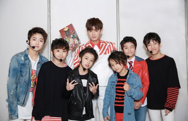 BOY STORY 惊艳亮相元宵喜乐会 向前辈何炅任嘉伦刘宪华问候献礼