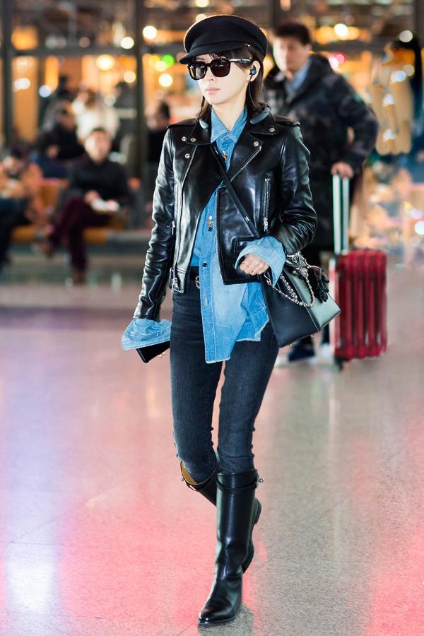 “行走的种草机”王子文现身机场 独特潮酷感亲身示范经典机车风